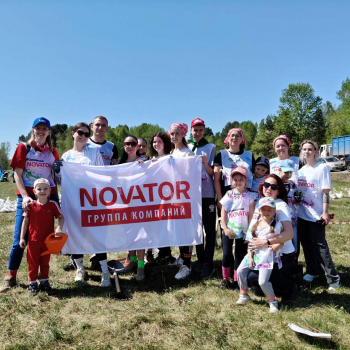 ЭкоКоманда Novator садит деревья.